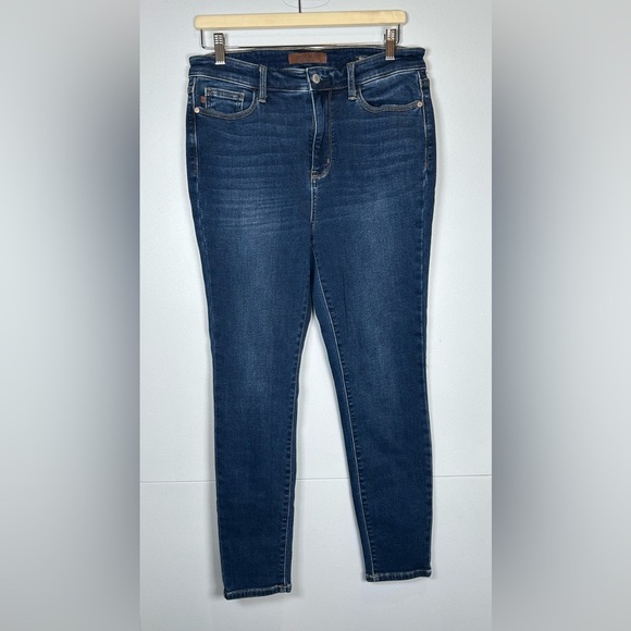 Judy Blue Skinny Fit w/ Stretch in Classic Blue. Size 13/31. - Picture 1 of 7